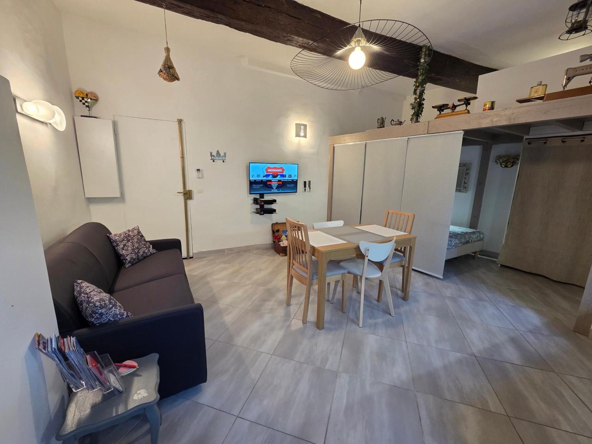 Appartement Meynadier 66 - Tres Calme Avec Cour Privative, Plage, Gare, Palais A 300m *